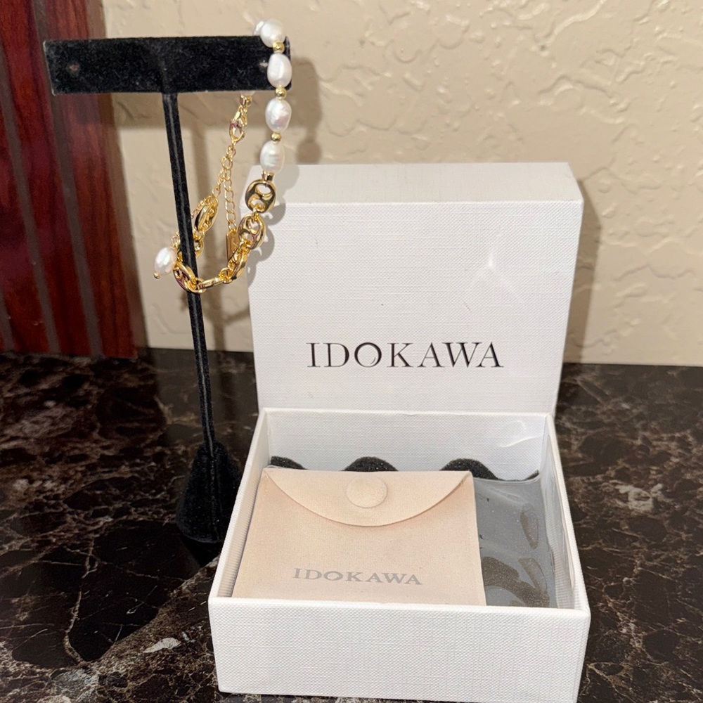 Gold and White Pearl Chain Bracelet